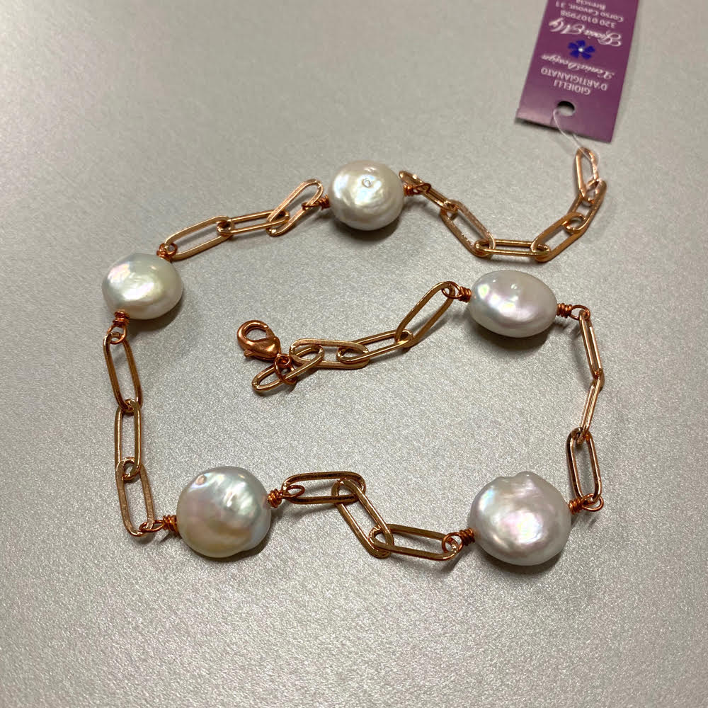 collana artigianale con perle bianche