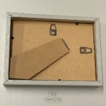 Quadretto con cornice grigia realizzato con filo di rame