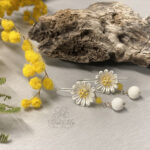orecchini fiore con corallo bianco e giada gialla