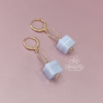 orecchini pendenti con pietre di calcedonio azzurro e ovale in argento placcato oro rosa