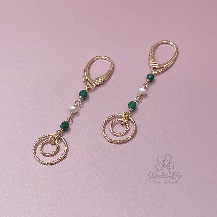 Orecchini pendenti in argento placcato oro rosa onice verde e micro perle