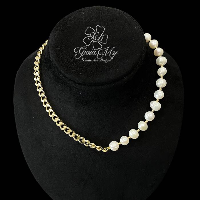 Collana fatta a mano con perle naturali e catena