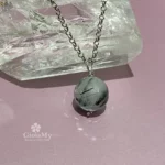 Ciondolo con quarzo tormalinato naturale artigianale in argento 925