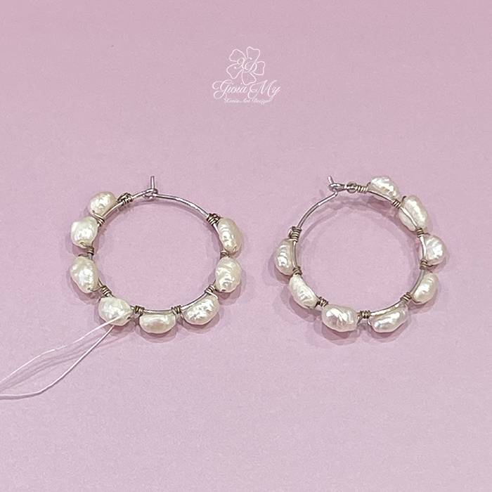 Orecchini eleganti a cerchio con 8 perle bianche naturali