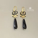 orecchini particolari con gocce di onice nero