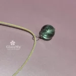 Ciondolo artigianale con pietra fluorite verde viola naturale