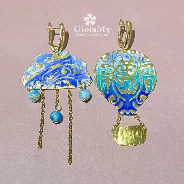 Idea regalo orecchini mongolfiera e nuvola assimetrici apatite blu
