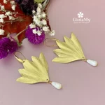 Orecchini vistosi artigianali a forma di fiore di loto bianco