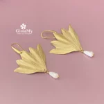 Regalo ideale per donna fiore di loto orecchini madreperla bianca