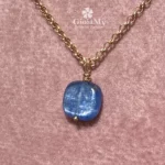 Ciondolo blu elegante e fine cianite in argento rosa
