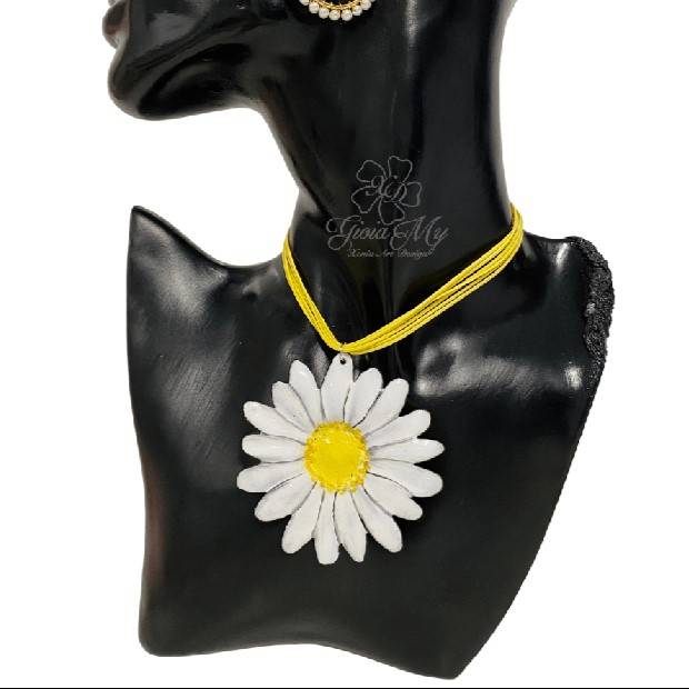 Ciondolo grande smaltato margherita