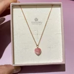 Ciondolo idea regalo donna con piccola pietra di rodocrosite