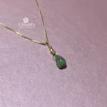 Ciondolo verde di tendenza con pietra di zoisite rubino a goccia in argento dorato