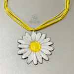 Gioiello esclusivo ciondolo vistoso smaltato con margherita