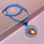 Collana moderna Raku con lapislazzuli fiore rosso blu