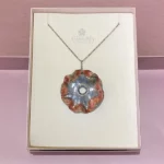 Girocollo argento 925 con ciondolo in raku tondo rosso e argento