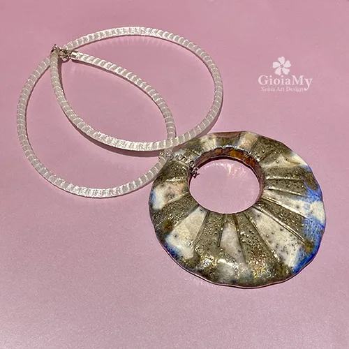 Girocollo in Raku ciondolo oro bianco