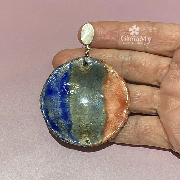 Idea regalo donna unico particolare in Raku tondi vistosi blu oro rossi