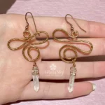 Idea regalo donna orecchini in rame naturale con cristallo di rocca